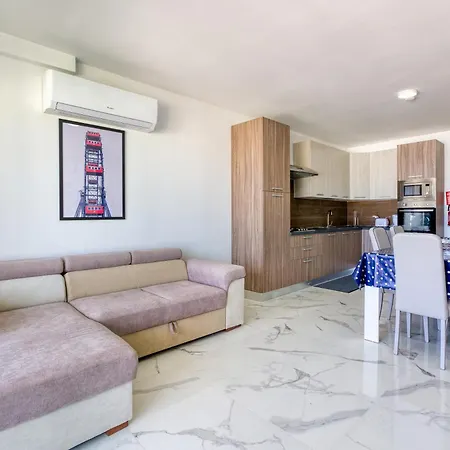 Fully Equipped 2br With Beautiful Sea Views By 360 Estates