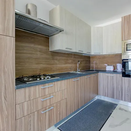 Fully Equipped 2br With Beautiful Sea Views By 360 Estates *