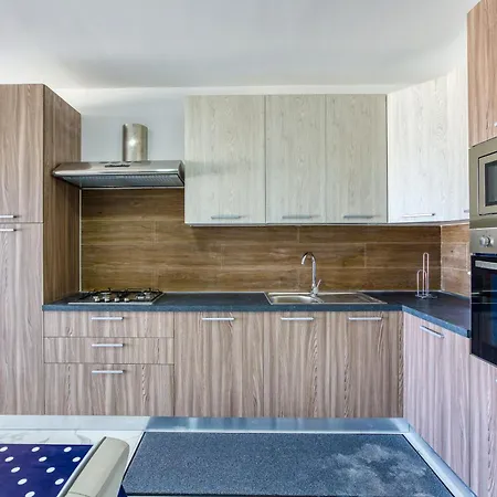 Fully Equipped 2br With Beautiful Sea Views By 360 Estates