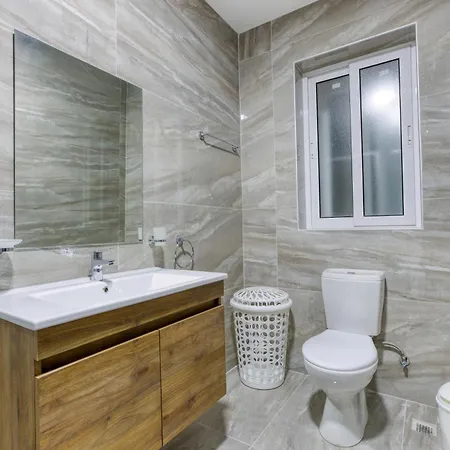 Апартаменты Fully Equipped 2br With Beautiful Sea Views By 360 Estates *