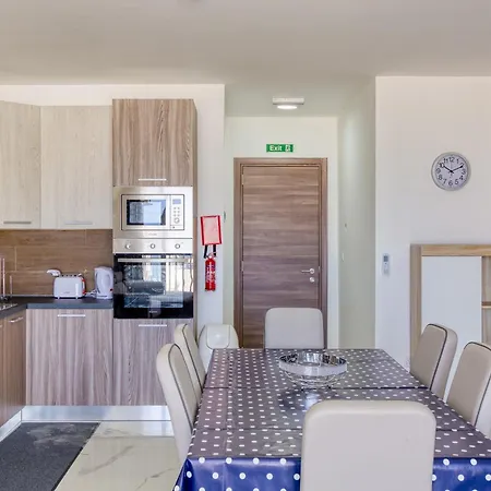 Апартаменты Fully Equipped 2br With Beautiful Sea Views By 360 Estates *